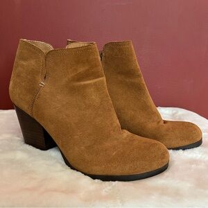 Kenneth Cole Reaction suede tan ankle boots size 8